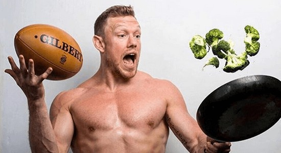 Retired Rugby Star Phil Mackenzie Has Become A Social Media Star & Fitness Leader With LEANSQUAD