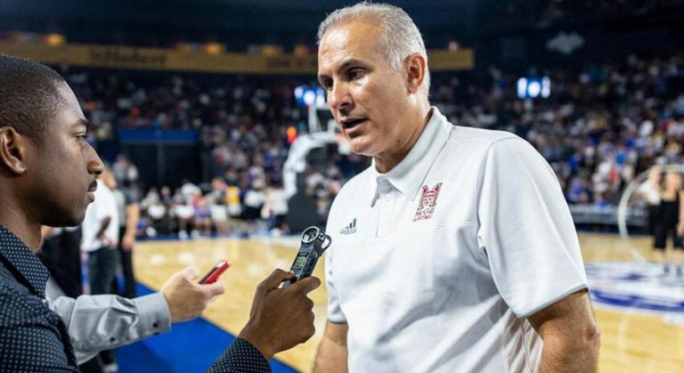 David DeAveiro Discusses How He Establishes And Maintains A Winning Culture In USports Basketball