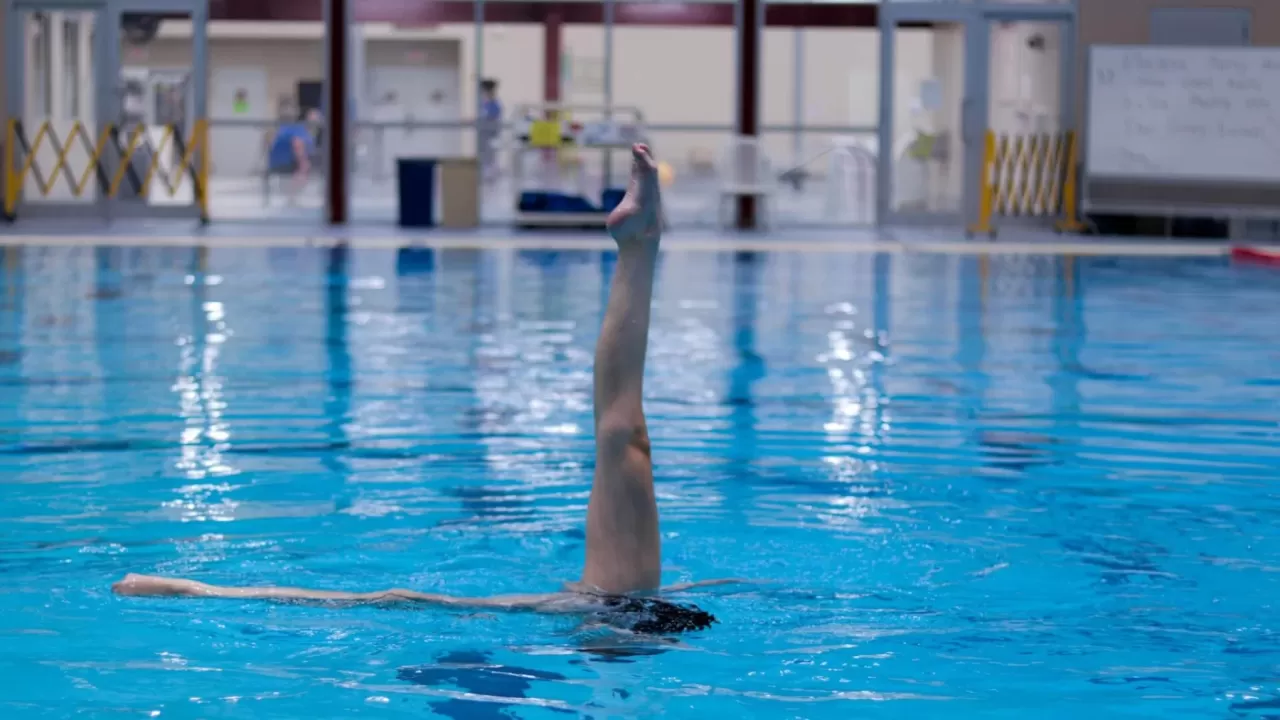 Artistic swimming figure practice featured by Saskatchewan Artistic Swimming.