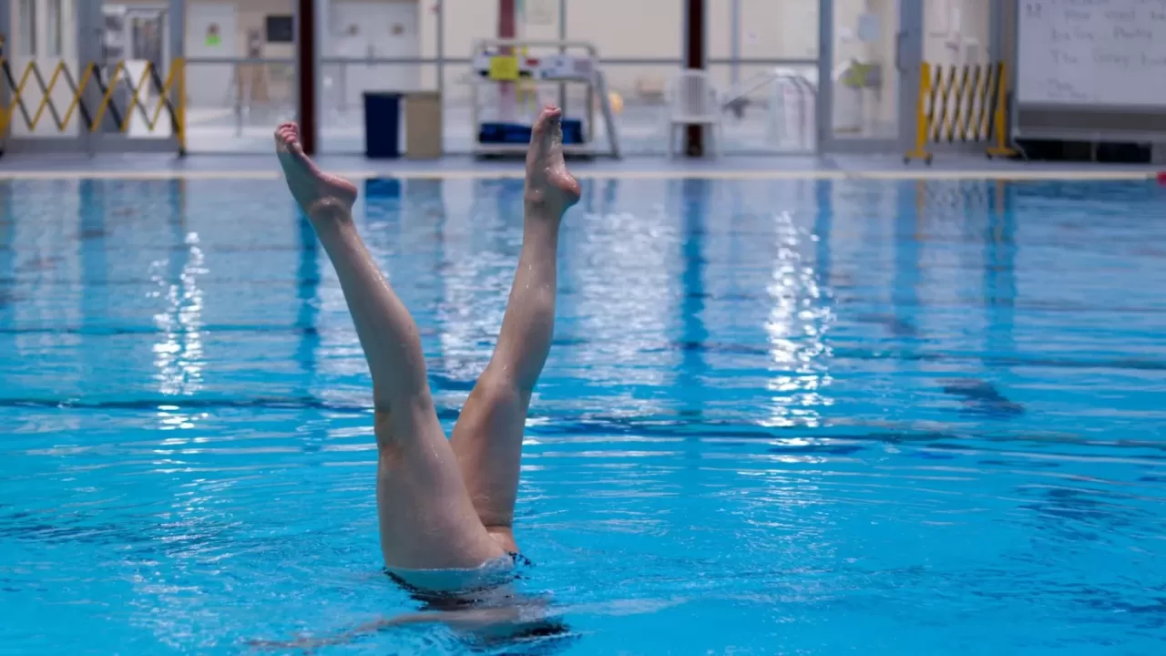 Vertical position practice featured by Saskatchewan Artistic Swimming.