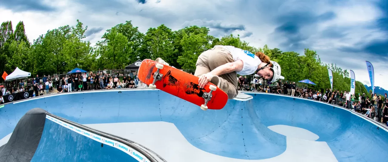 Skateboarding competition action featured by Canada Skateboard.